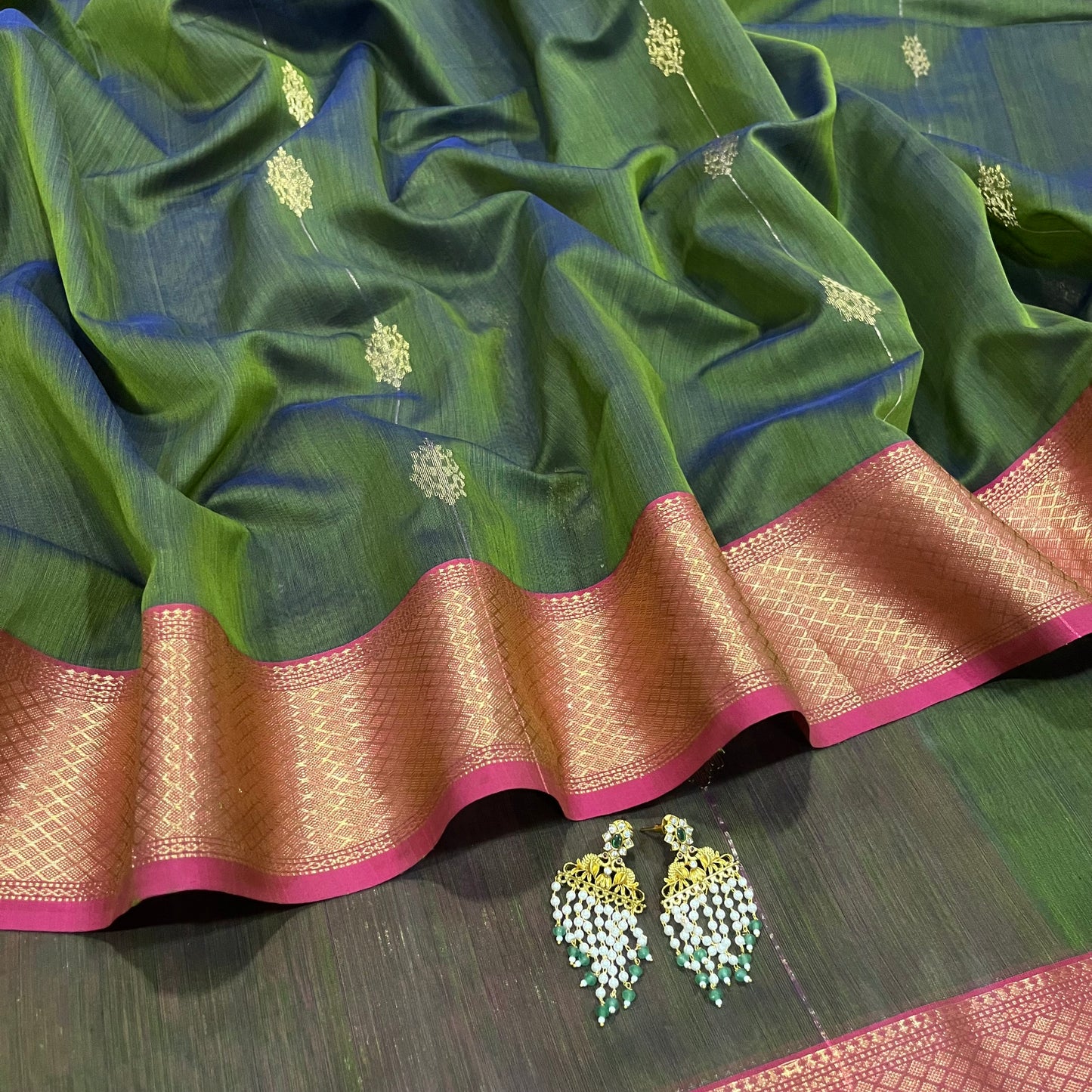Green and pink dual tone Maheshwari saree with zari motifs all over