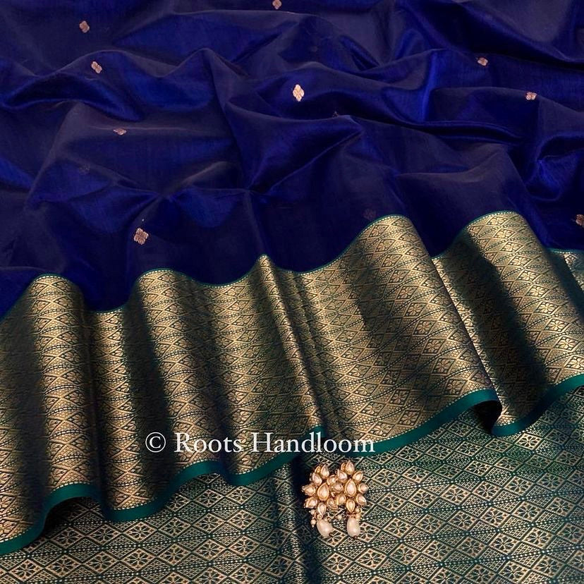 Dark blue & green maheshwari saree with zari pattern on pallu