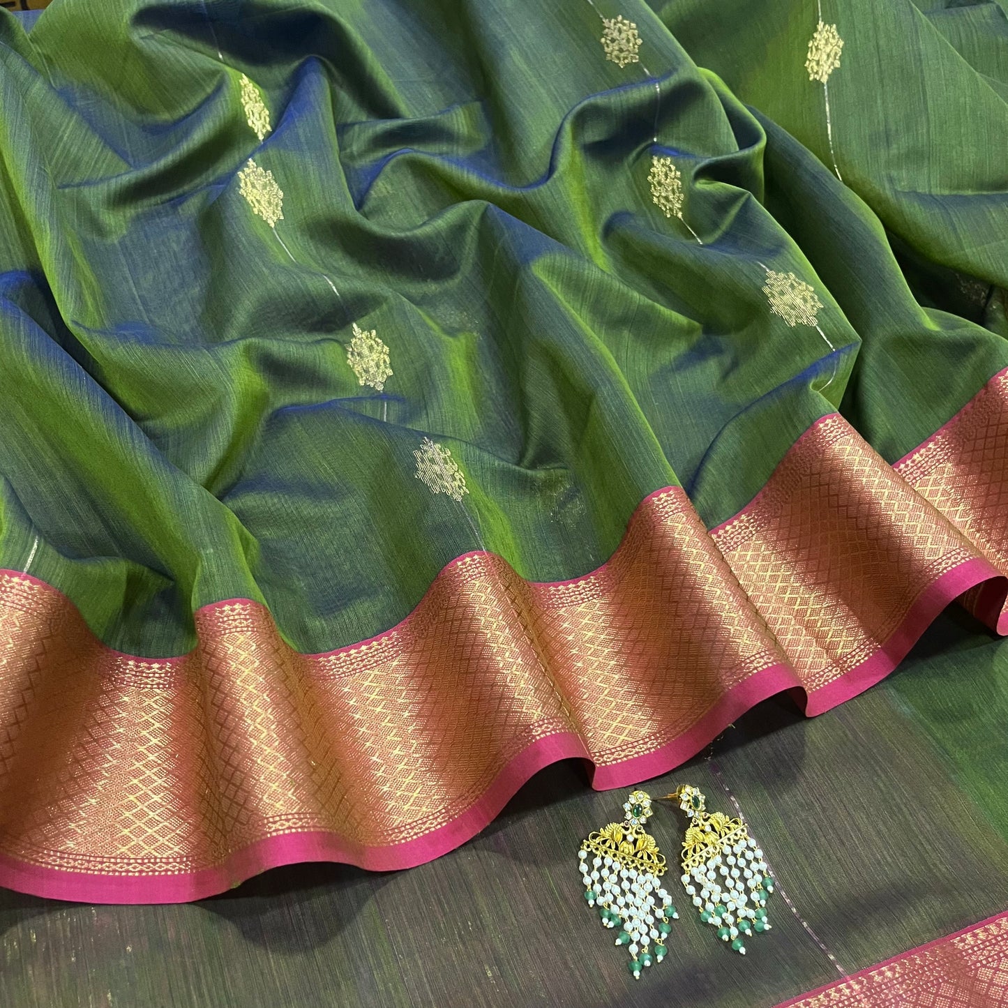 Green and pink dual tone Maheshwari saree with zari motifs all over