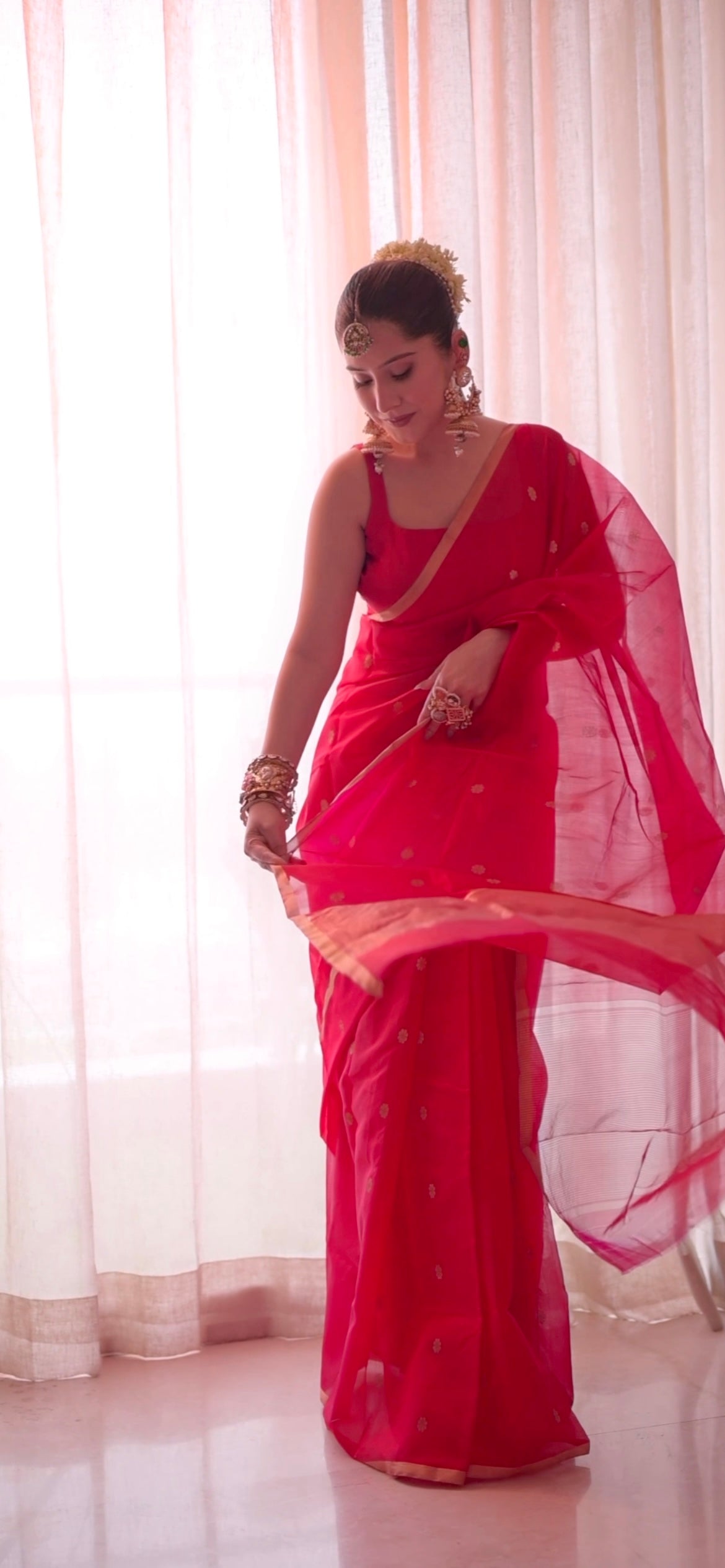 Red and pink dual tone Chanderi silk saree with flower bootis all over