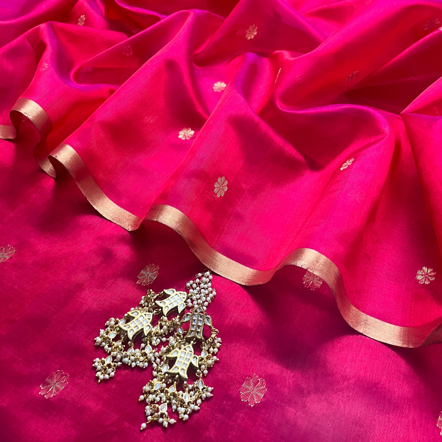 Red and pink dual tone Chanderi silk saree with flower bootis all over