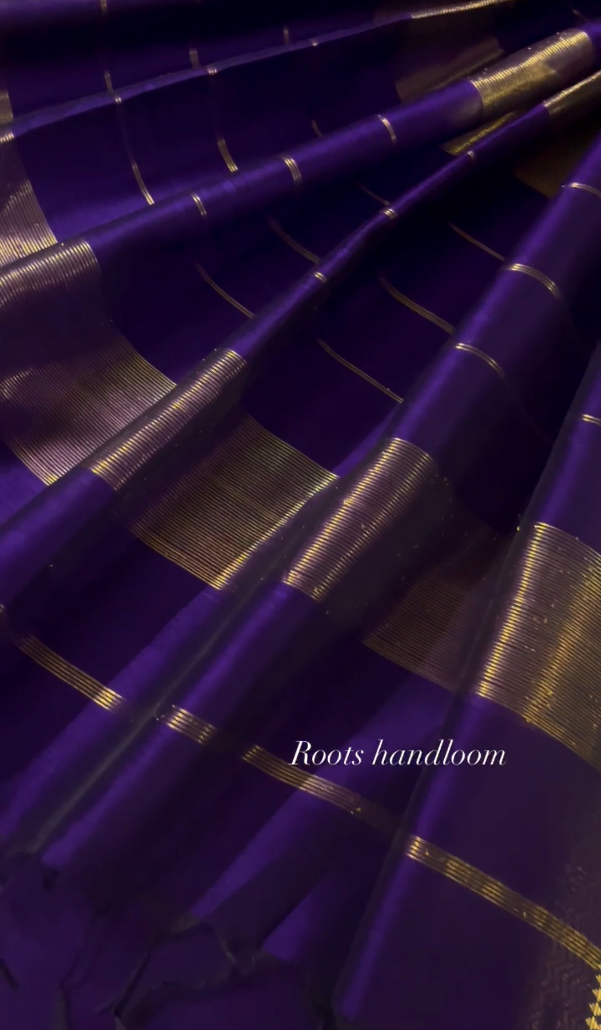 Dark purple Maheshwari saree with zari lines on pallu