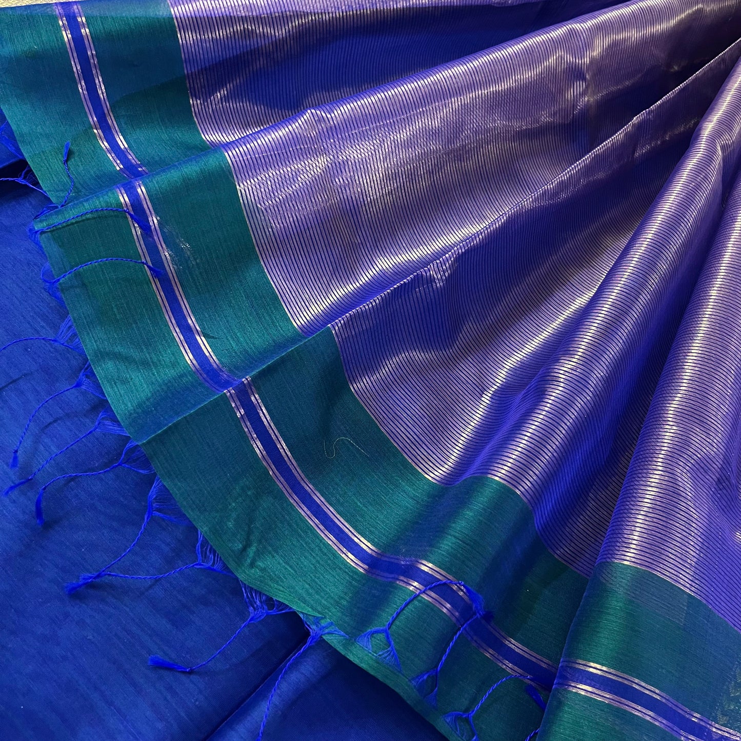 Peacock green & blue dual tone maheshwari saree with flower motifs all over