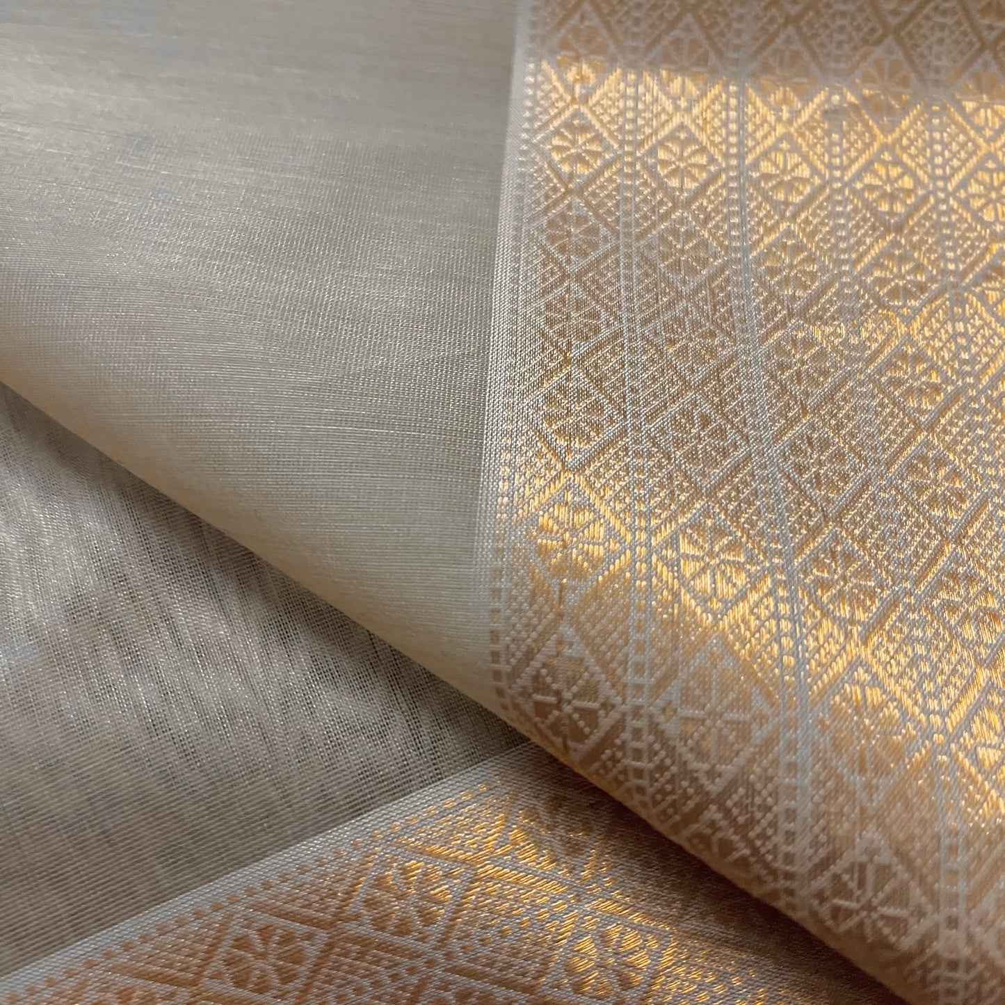 Light beige Maheshwari saree with zari motifs on pallu