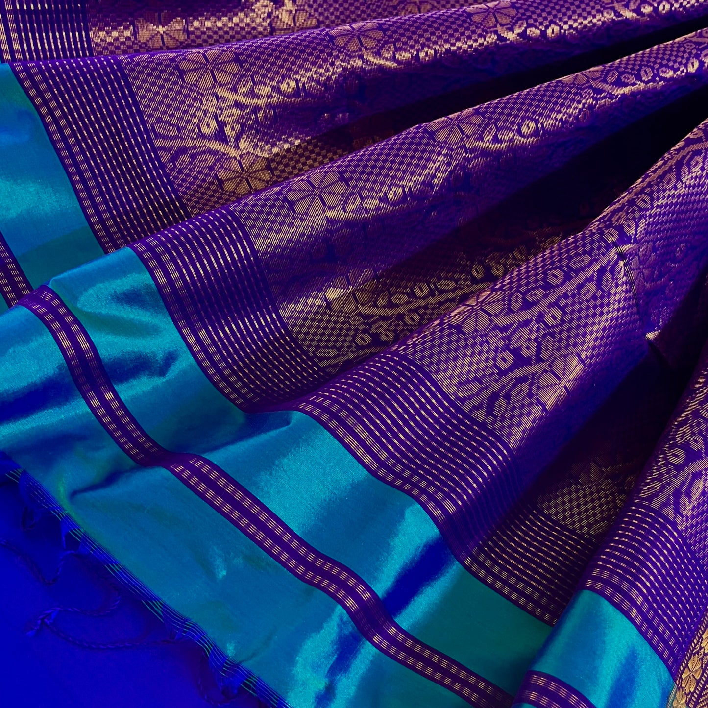 Peacock blue dual tone Maheshwari silk saree with flower bootis all over