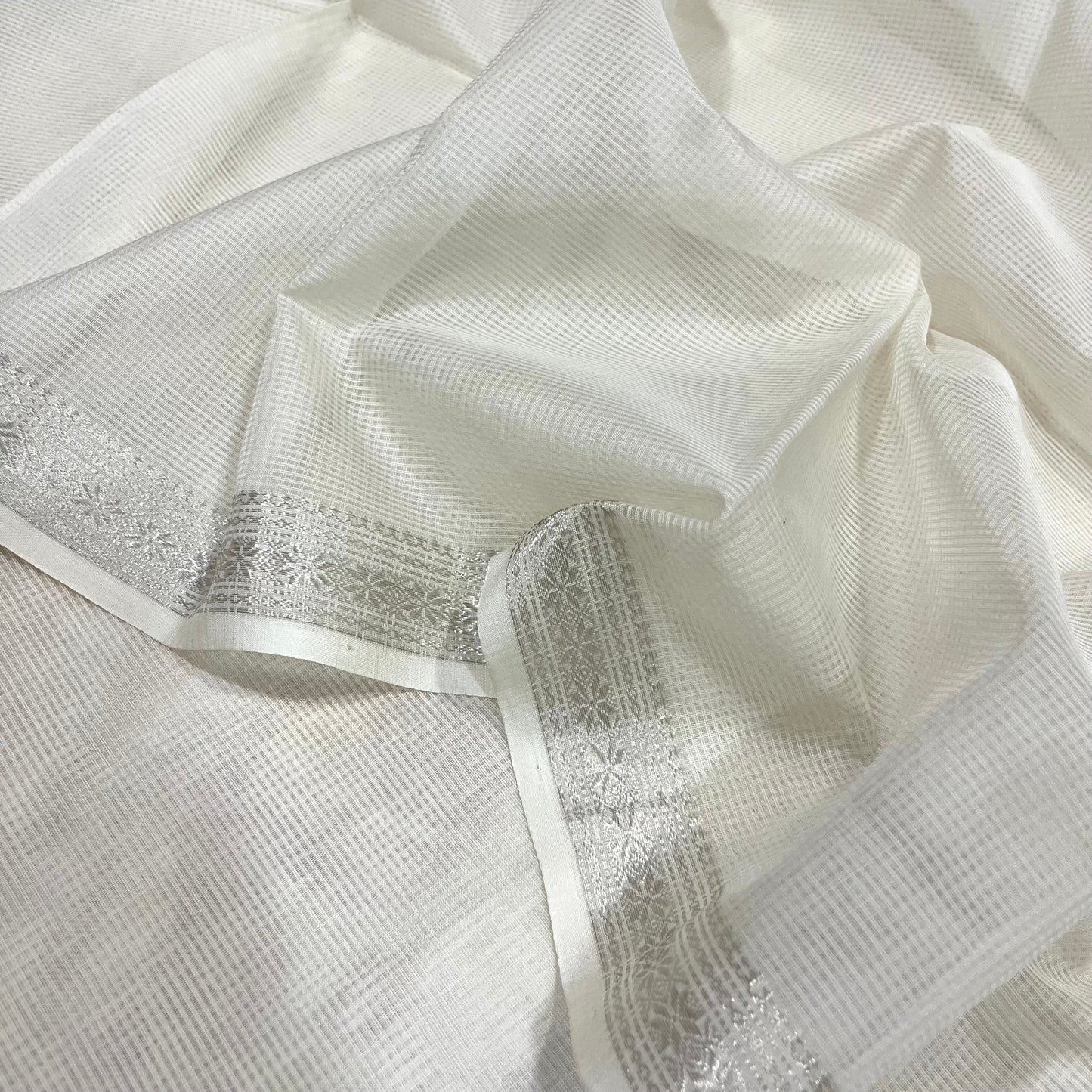 White Maheshwari saree with zari border and zari lines on pallu