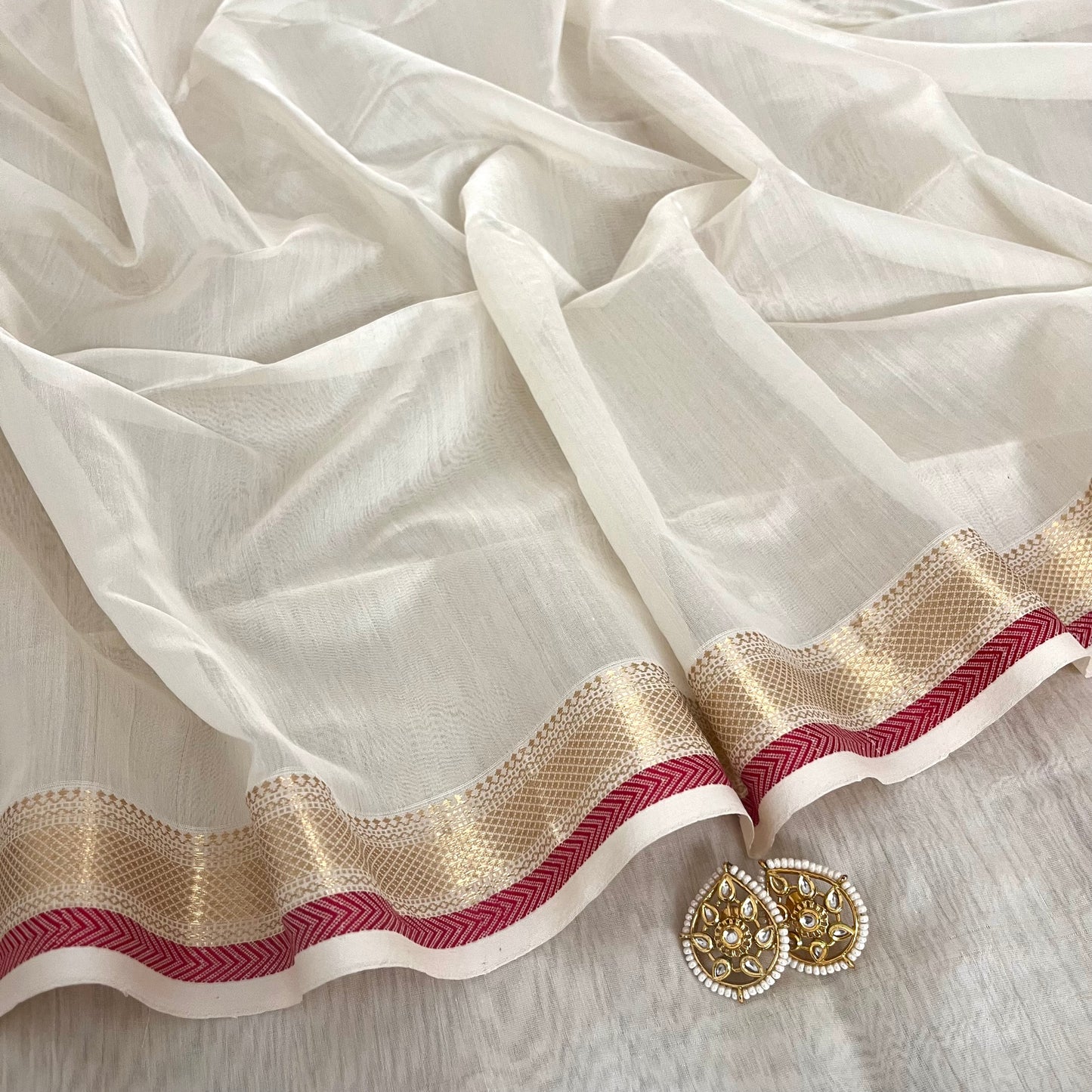 White and red Maheshwari saree with zari border