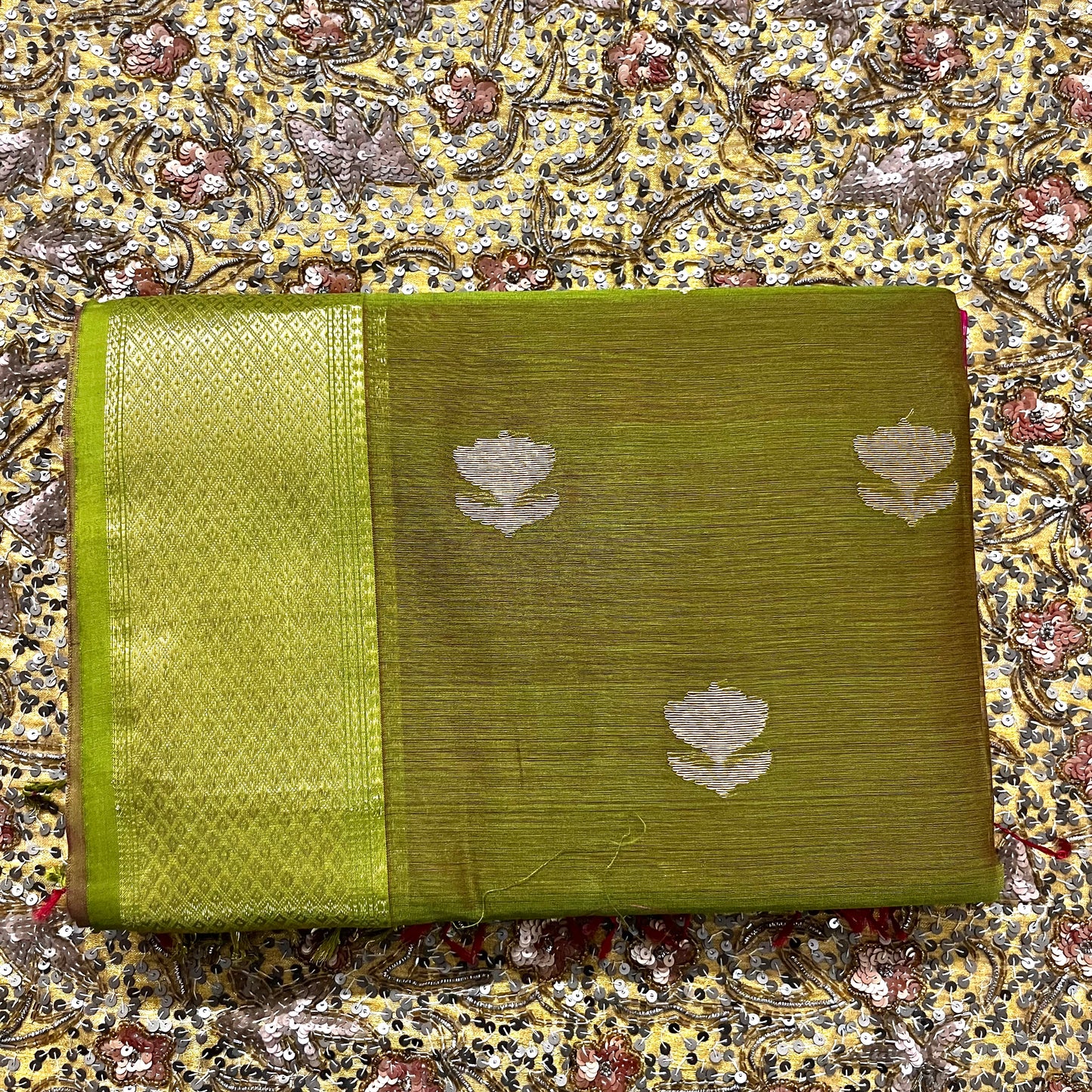 Pink and olive green Maheshwari saree with flower motifs on pallu