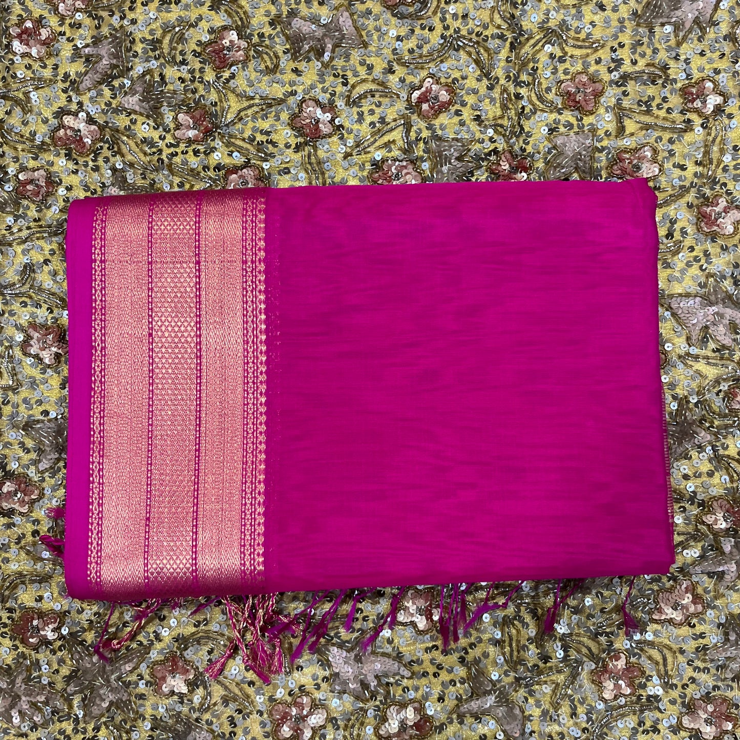 Rani pink Maheshwari saree with zari border