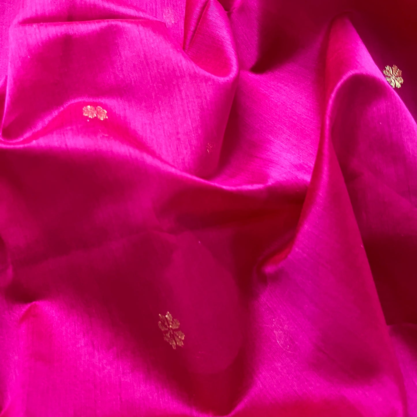 Pink Maheshwari saree with flower bootis all over
