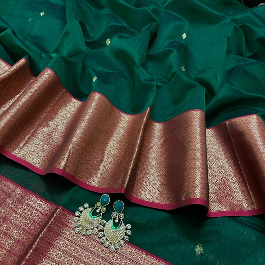 Dark green and red Maheshwari saree with Zari pattern on Pallu