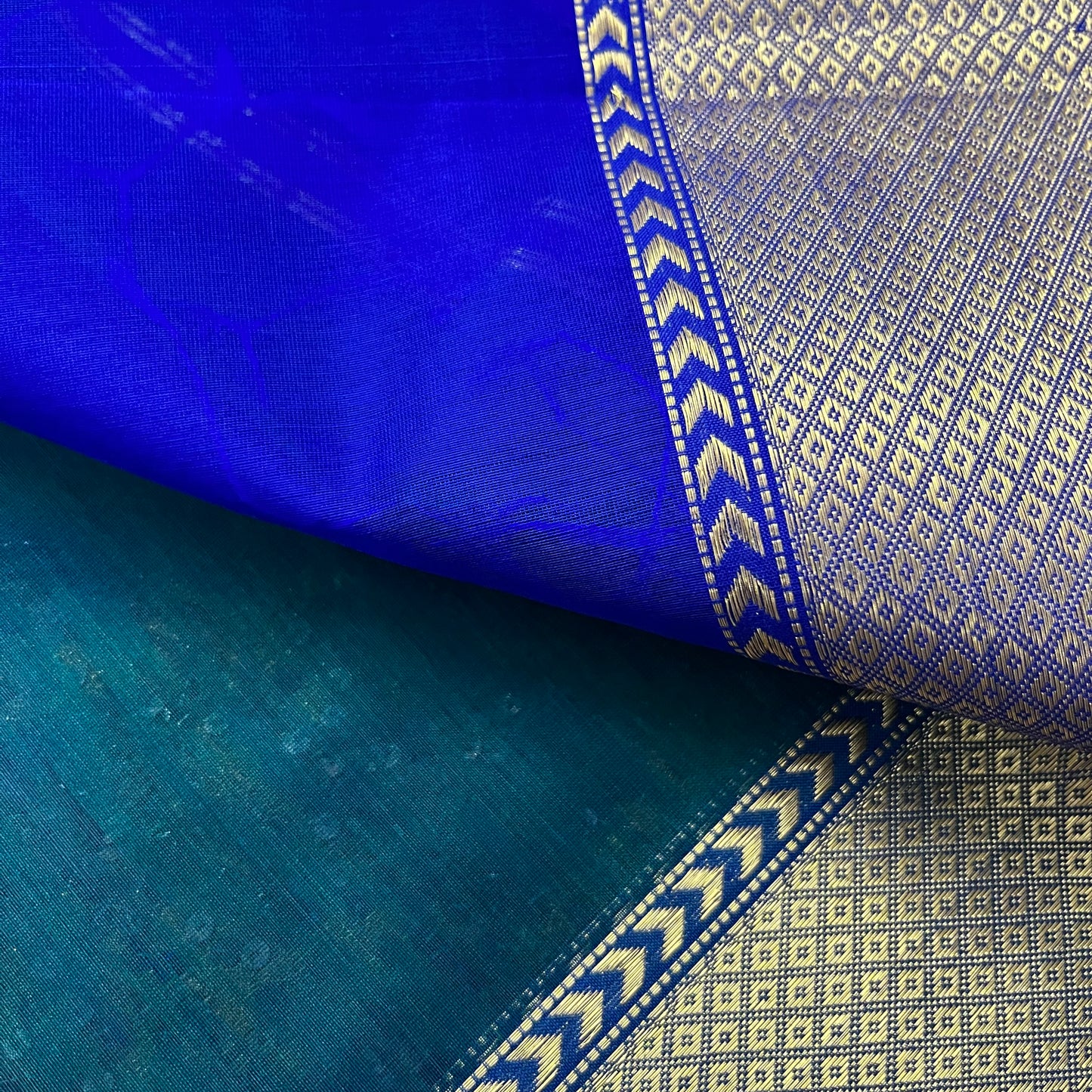 Peacock green & blue dual tone maheshwari saree with flower motifs all over