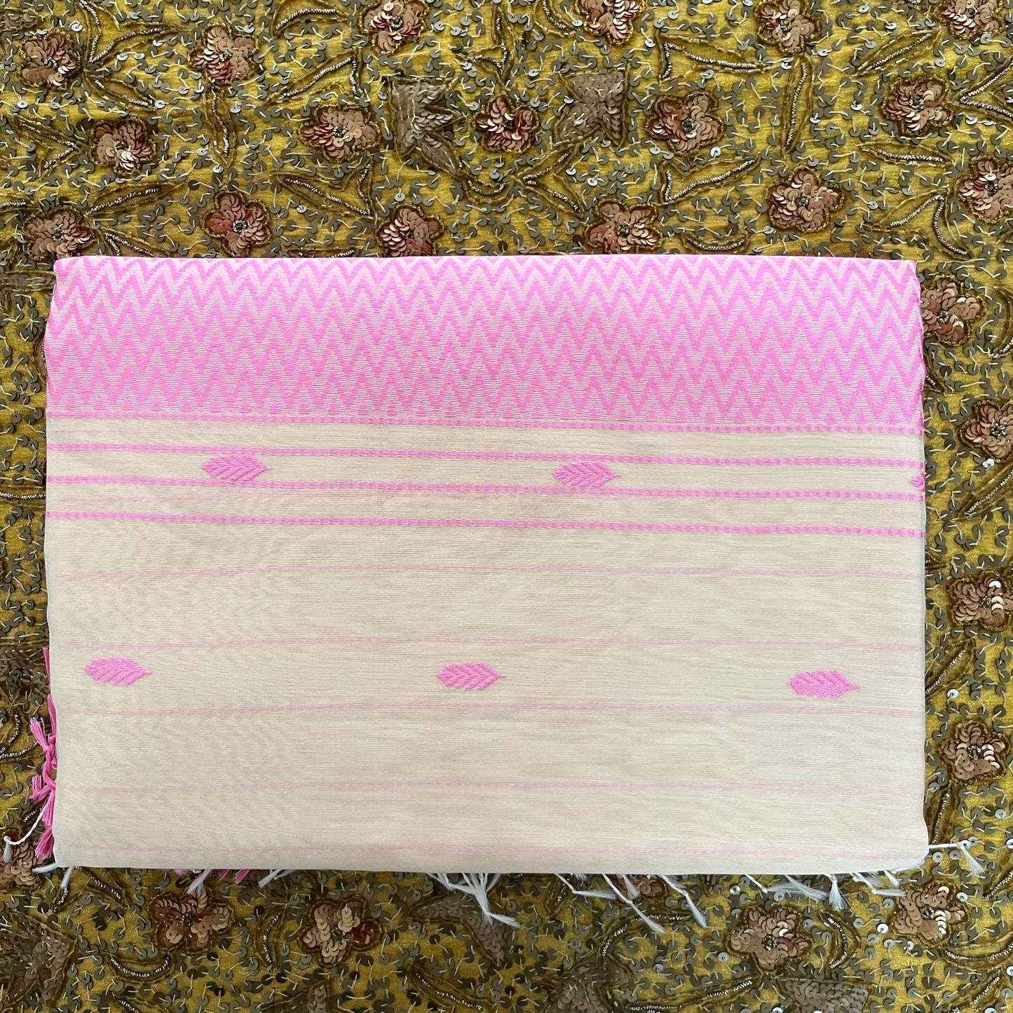 Off white and pink Maheshwari saree with resham bootis all over