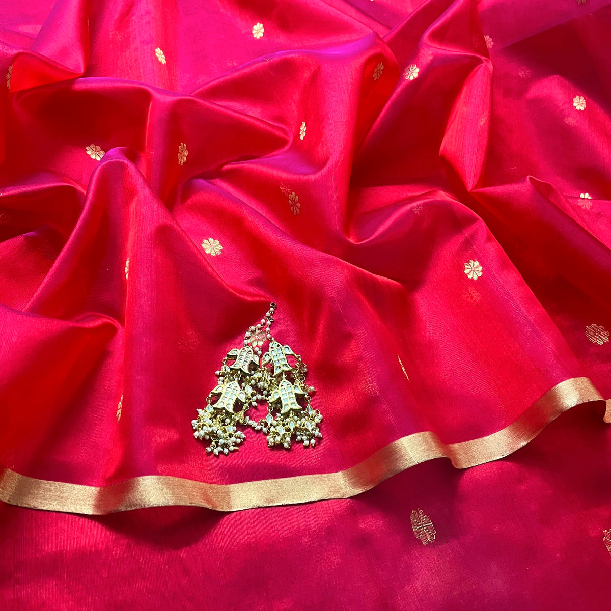 Red and pink dual tone Chanderi silk saree with flower bootis all over