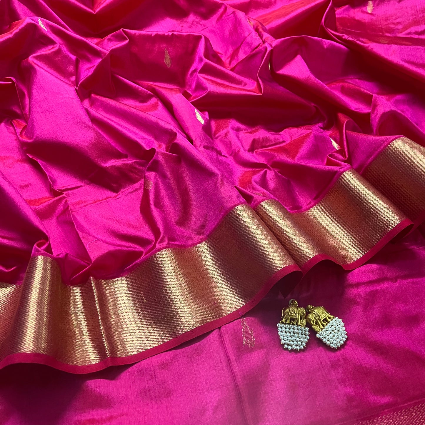 Rani pink Maheshwari silk saree with zari motifs on pallu