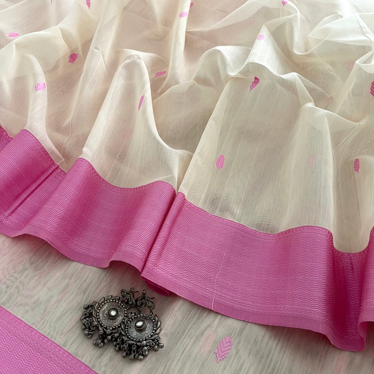 Off white and pink Maheshwari saree with resham bootis all over