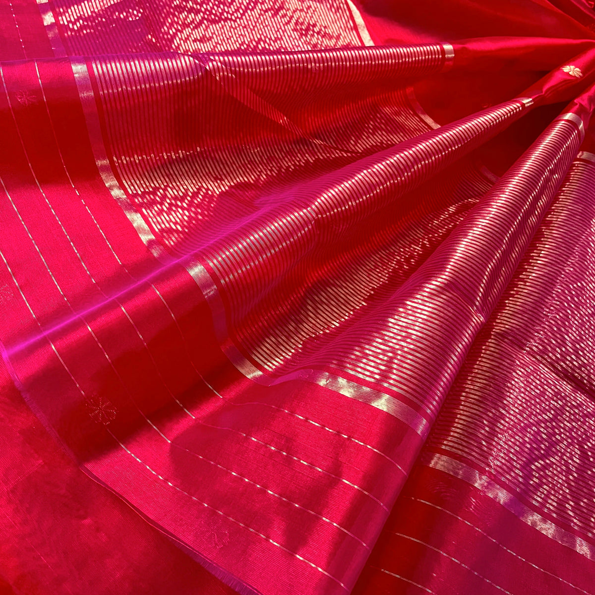 Red and pink dual tone Chanderi silk saree with flower bootis all over