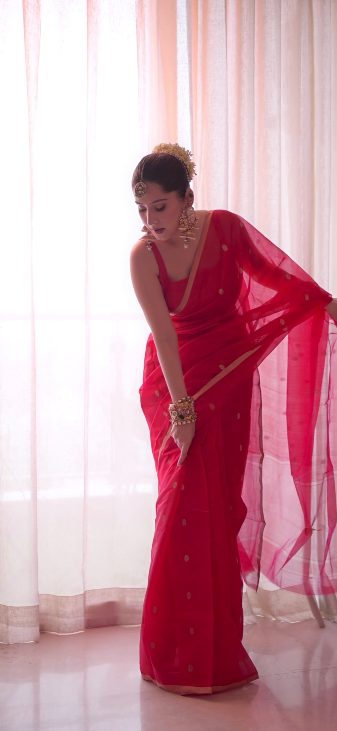 Red and pink dual tone Chanderi silk saree with flower bootis all over