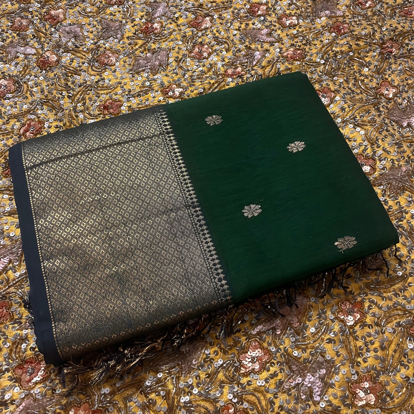 Dark green maheshwari with saree with flower bootis all over