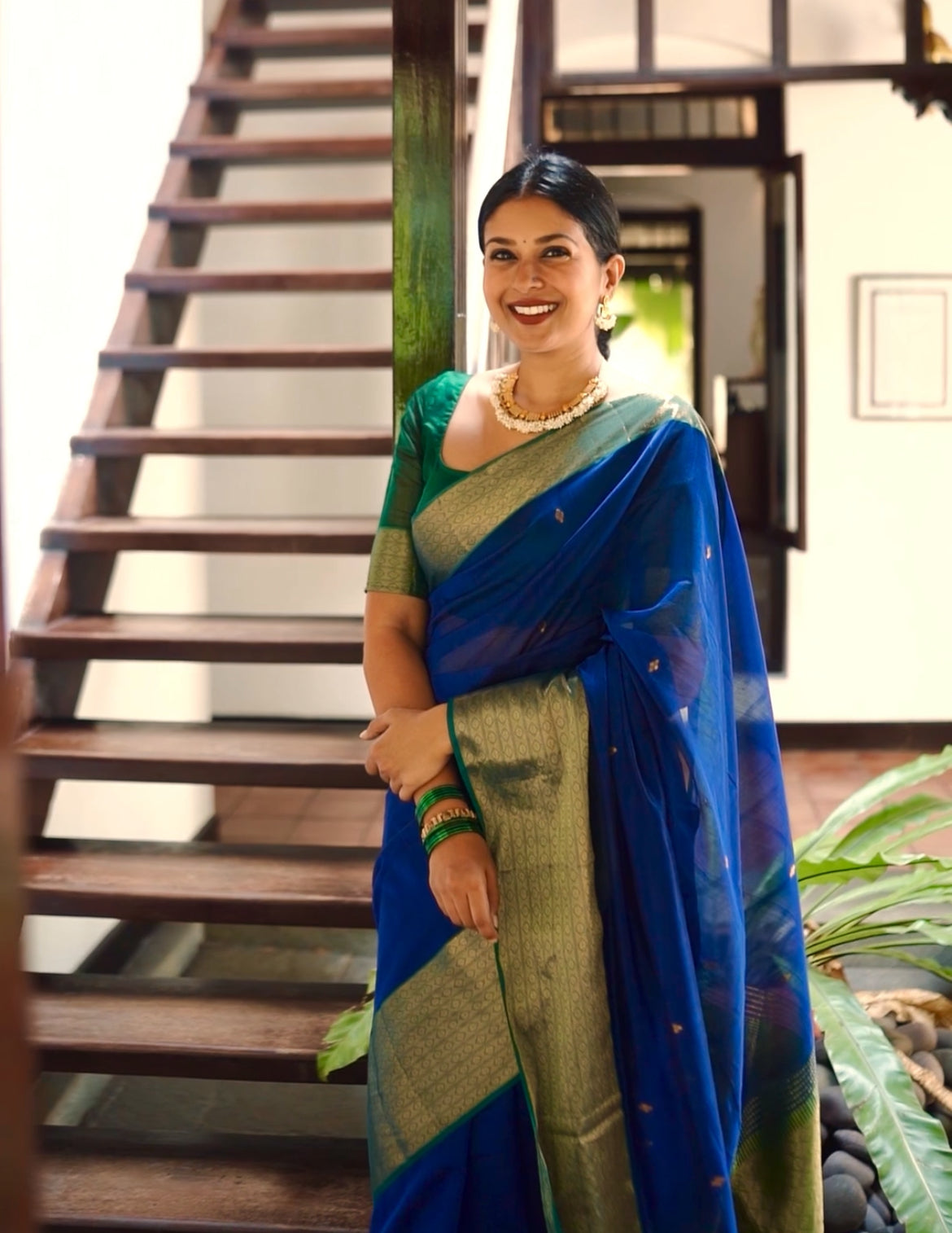 Dark blue & green maheshwari saree with zari pattern on pallu