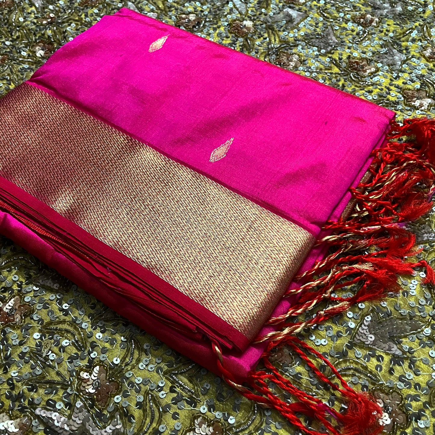 Rani pink Maheshwari silk saree with zari motifs on pallu