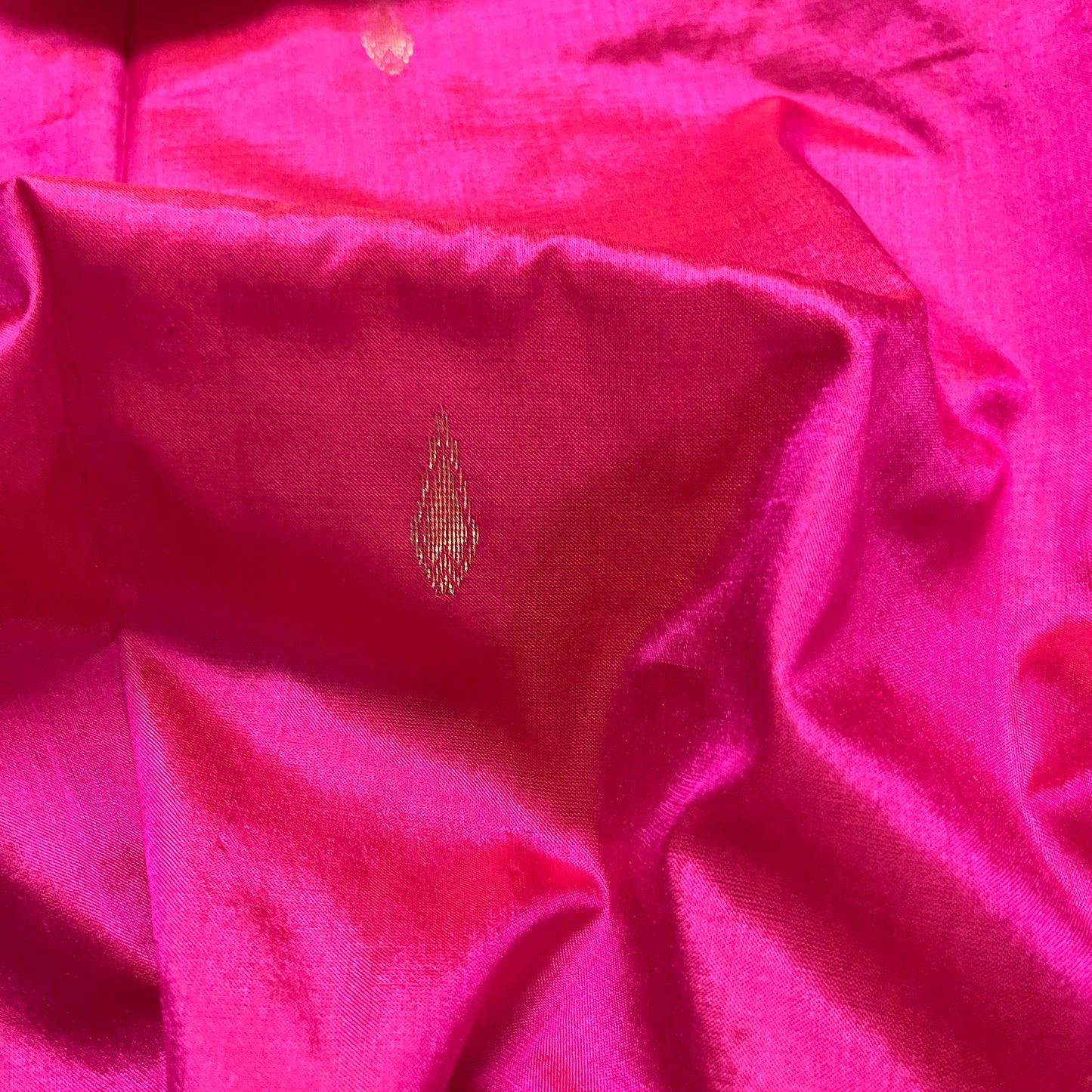Rani pink Maheshwari silk saree with zari motifs on pallu