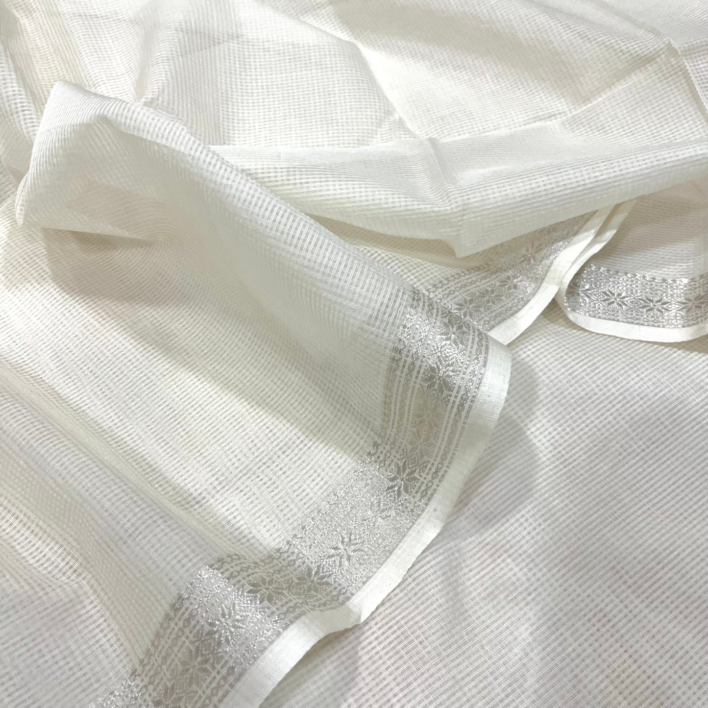 White Maheshwari saree with zari border and zari lines on pallu
