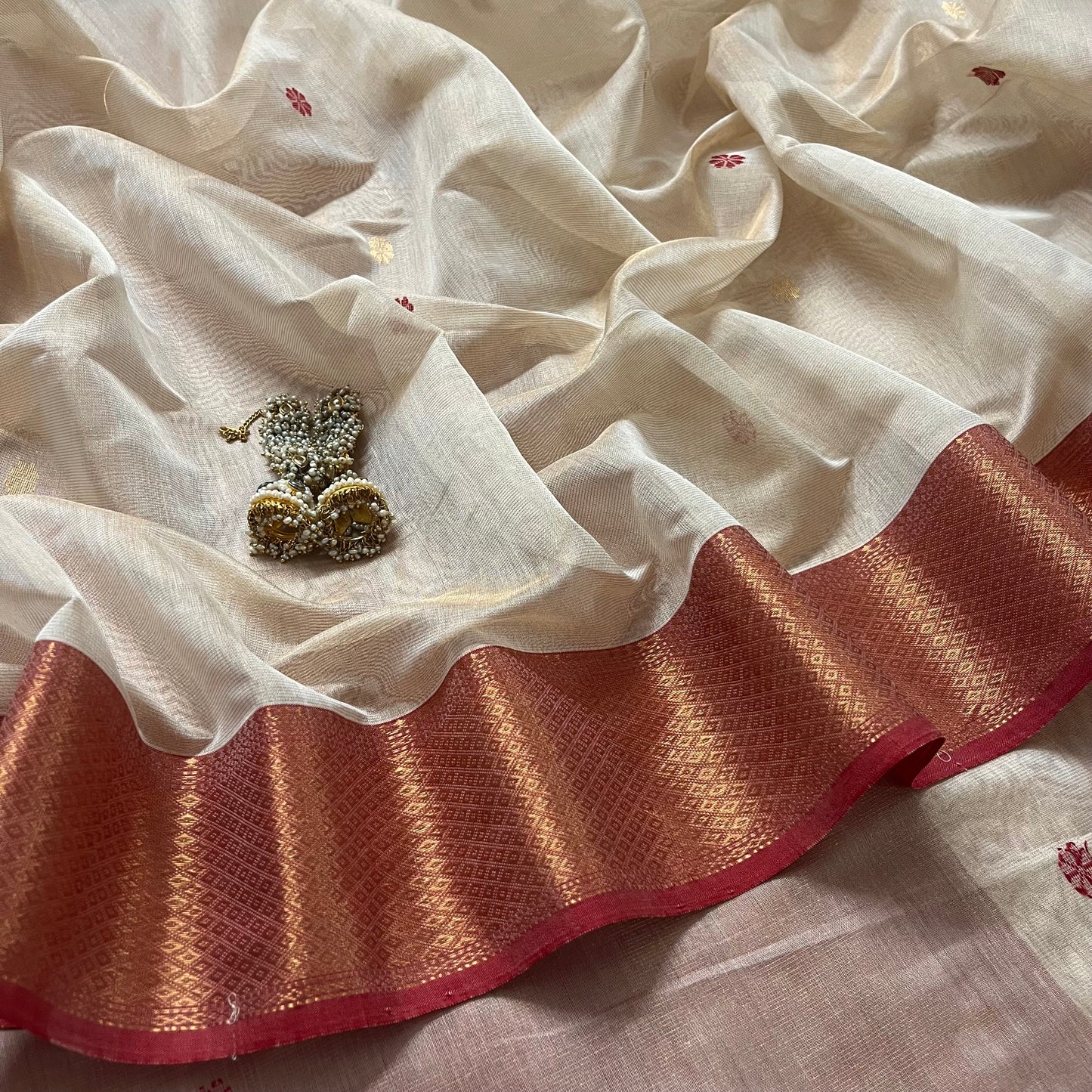 Light Beige and red Maheshwari saree with flower bootis all over