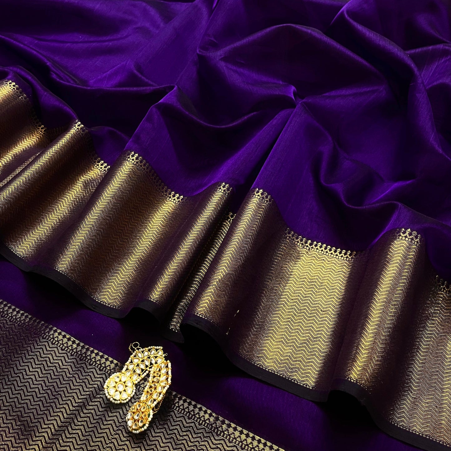 Dark purple Maheshwari saree with zari lines on pallu
