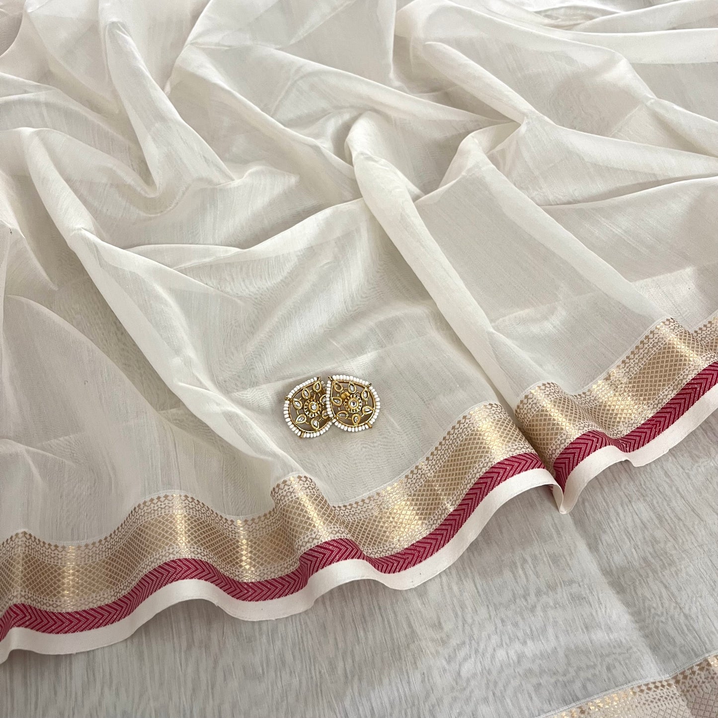 White and red Maheshwari saree with zari border