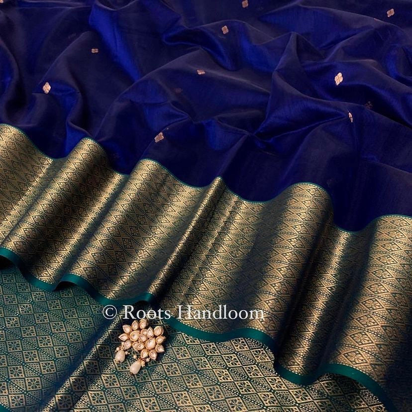 Dark blue & green maheshwari saree with zari pattern on pallu