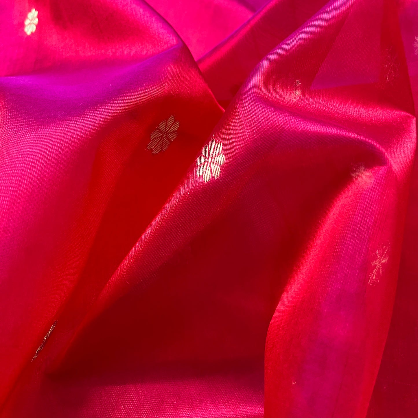 Red and pink dual tone Chanderi silk saree with flower bootis all over