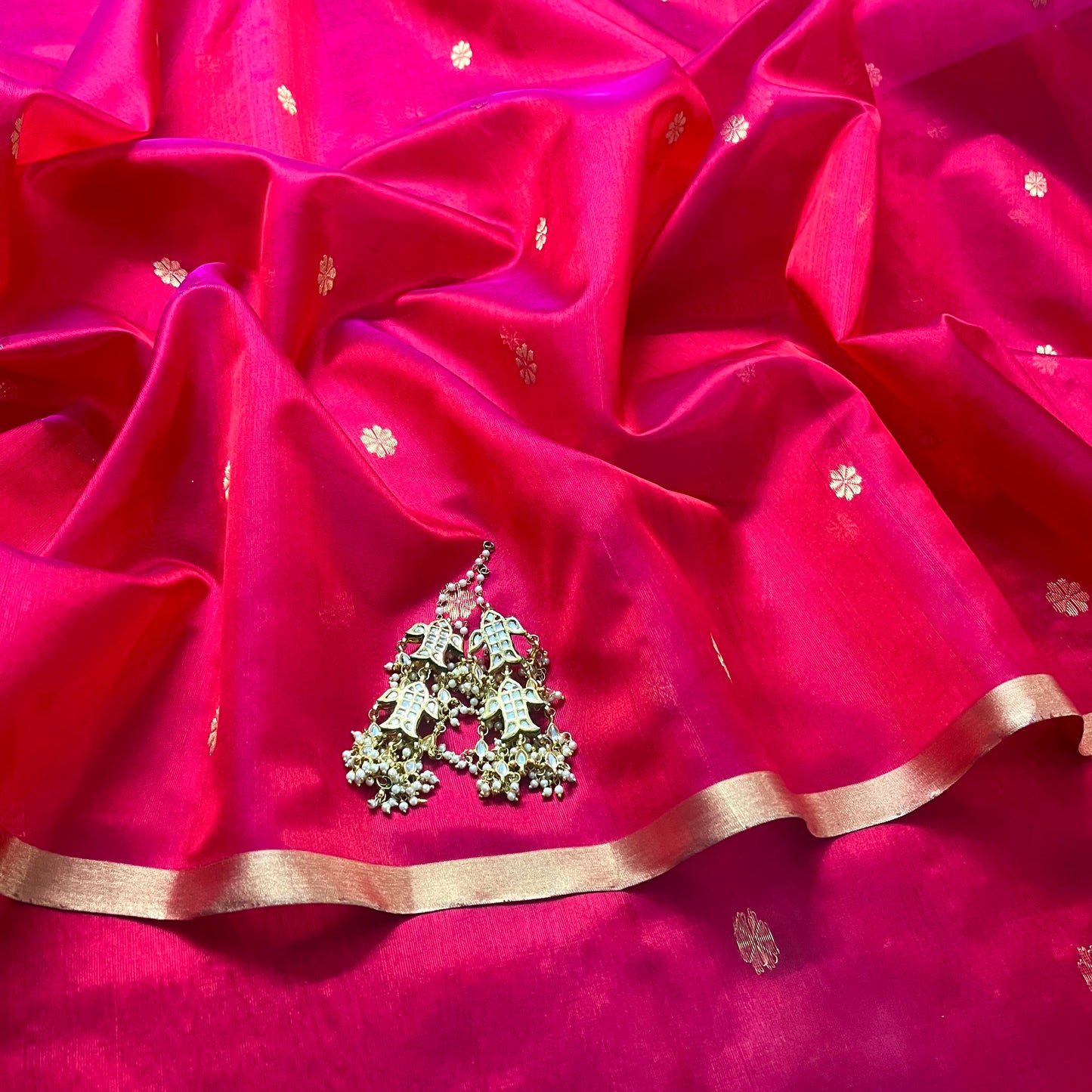 Red and pink dual tone Chanderi silk saree with flower bootis all over