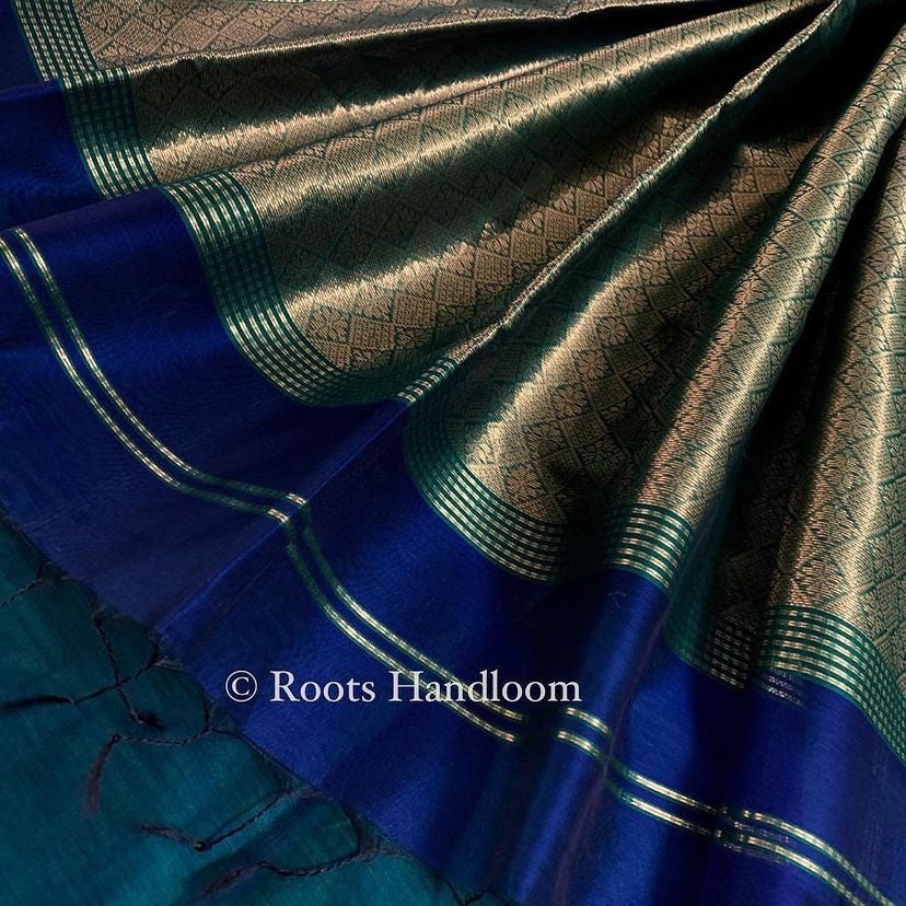 Dark blue & green maheshwari saree with zari pattern on pallu