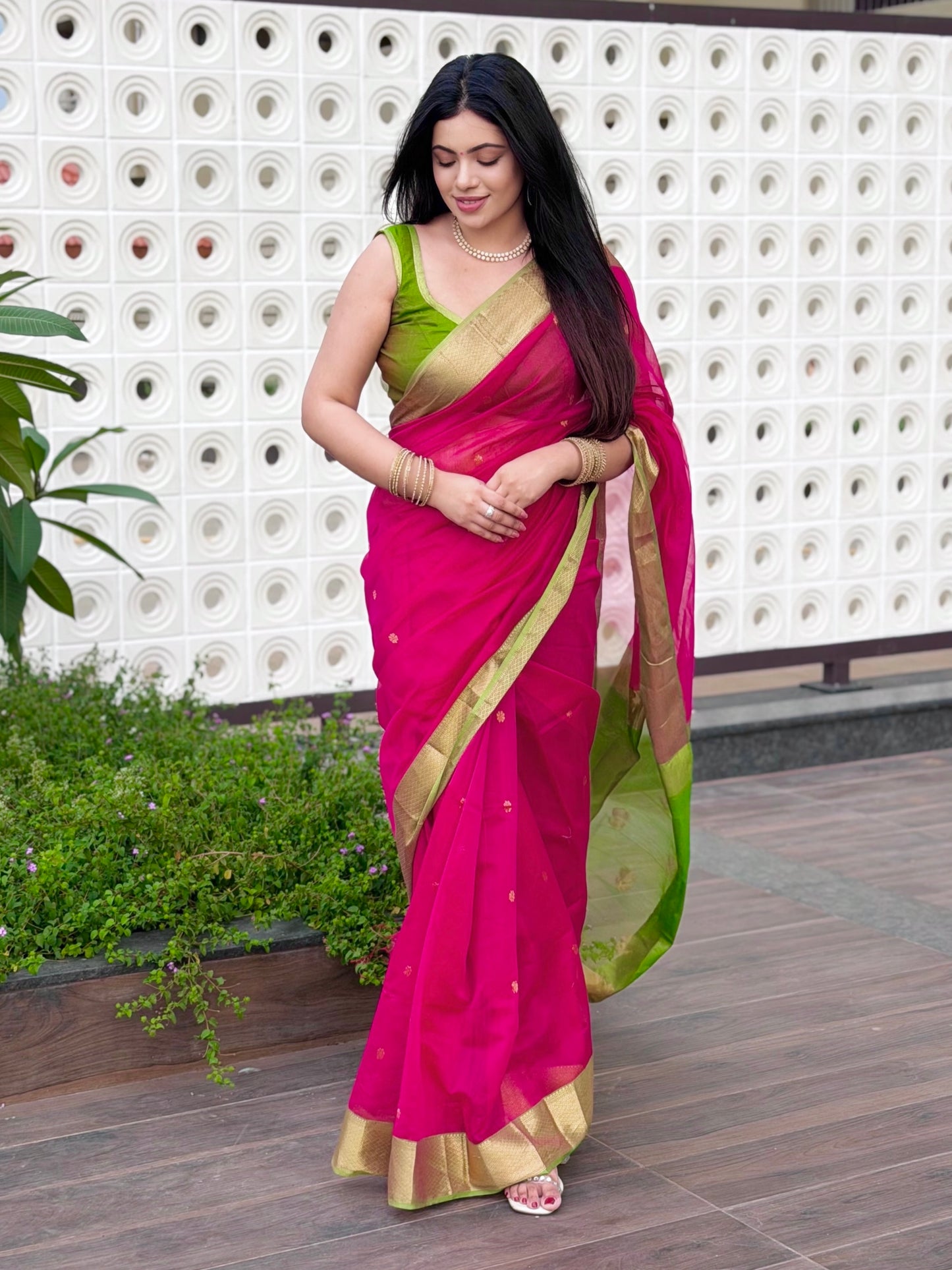 Pink and olive green Maheshwari saree with flower motifs on pallu