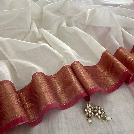 White and red Maheshwari saree with zari lines on pallu