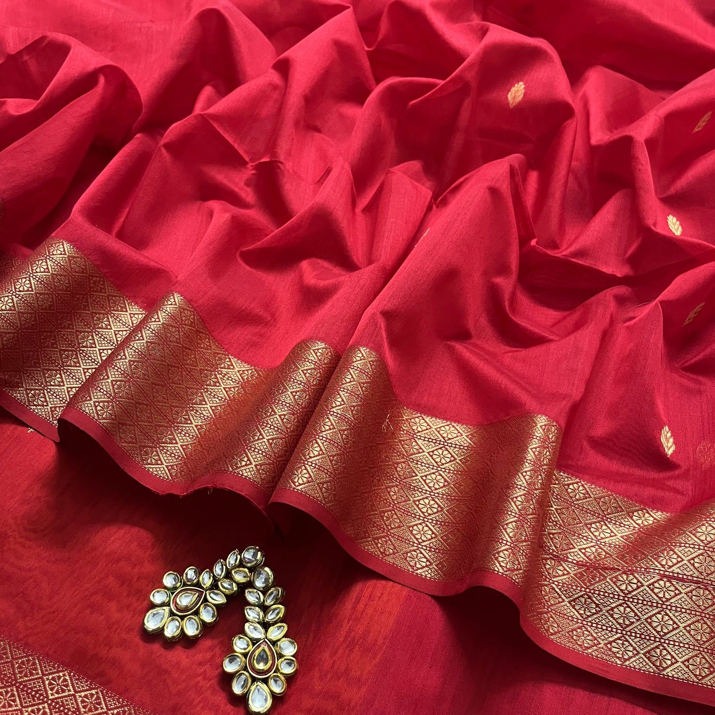 Red and orange Maheshwari saree with zari motifs on pallu