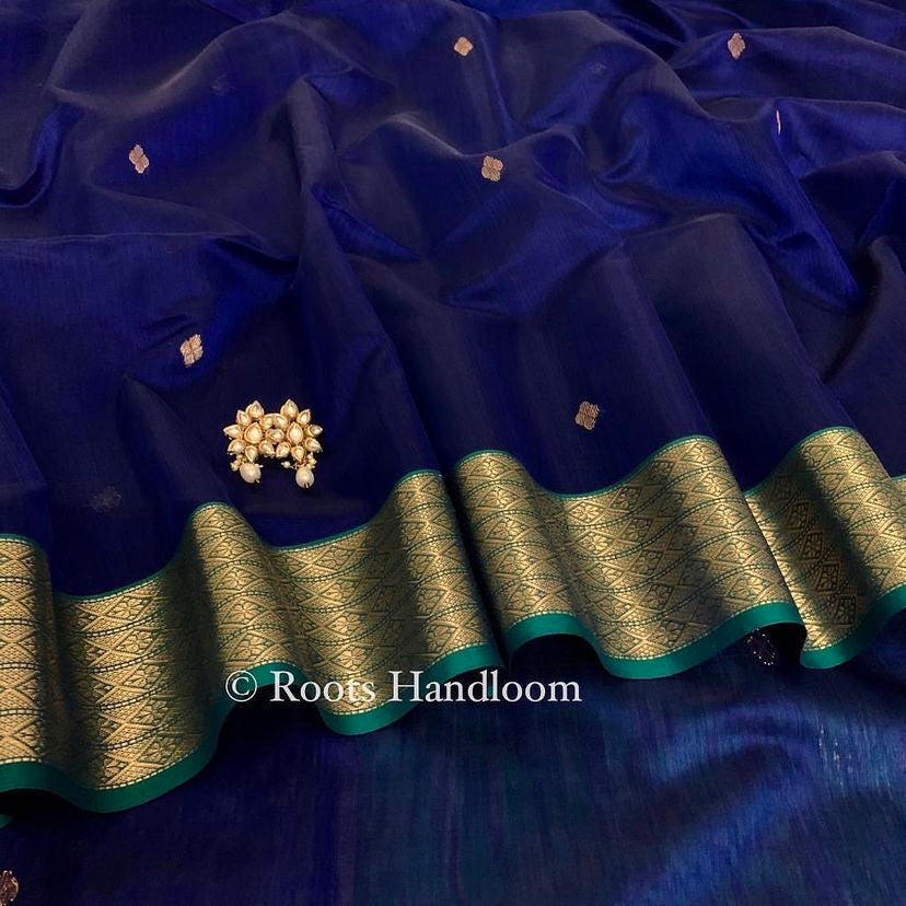 Dark blue & green maheshwari saree with zari pattern on pallu