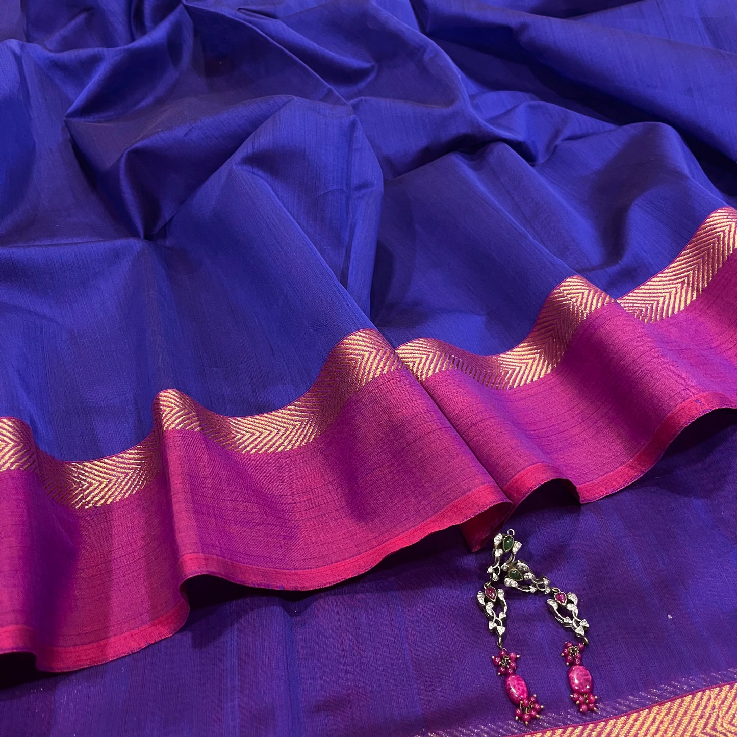 Bluish Purple dual tone Maheshwari saree with Threadwork on pallu