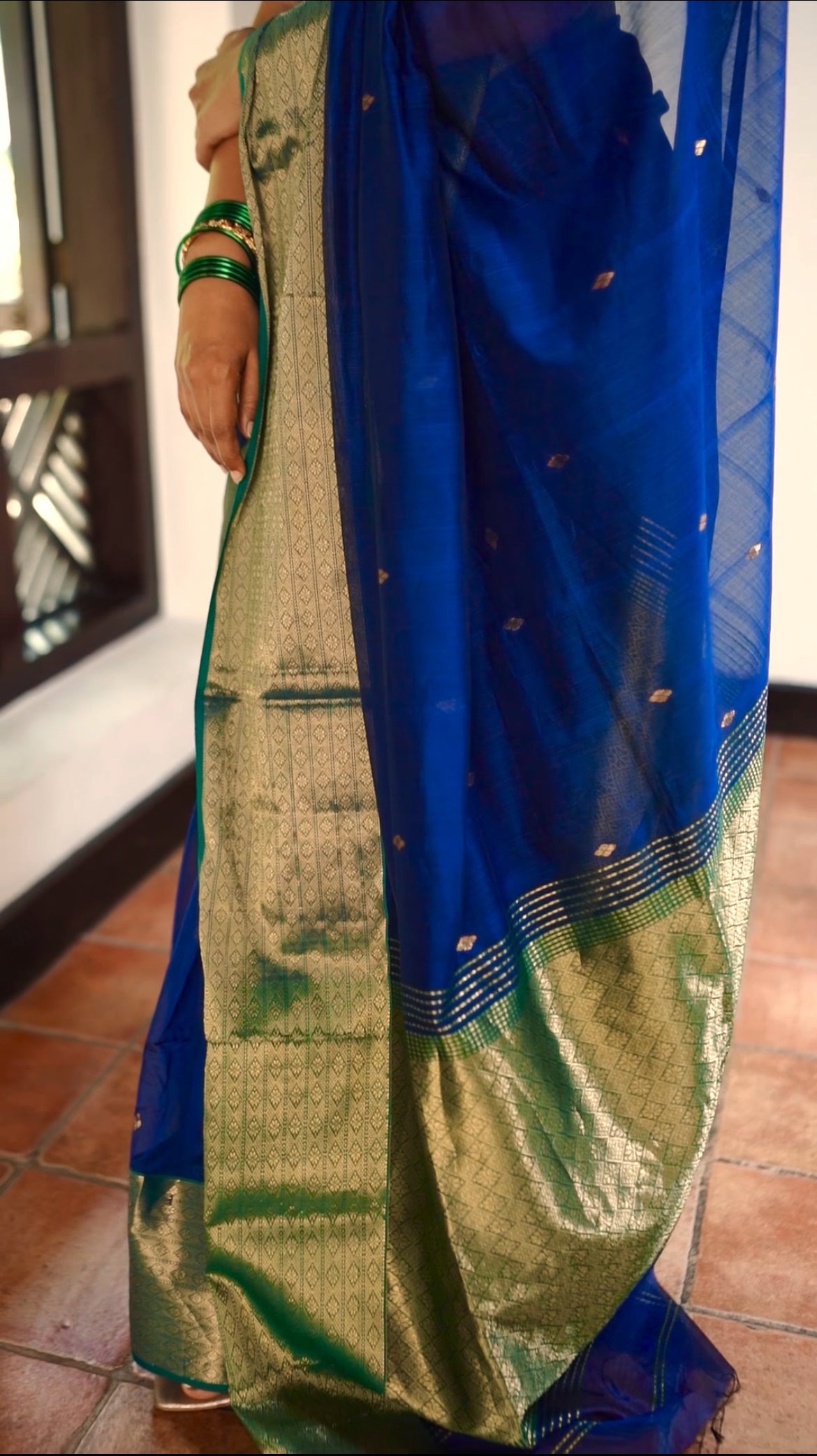 Dark blue & green maheshwari saree with zari pattern on pallu