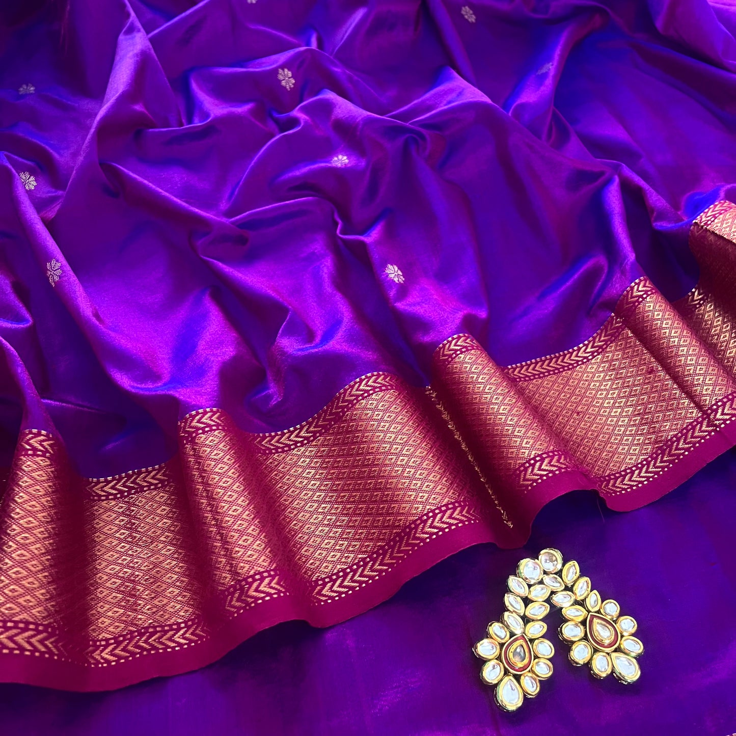 Violet and Pink dual tone Maheshwari silk saree with zari bootis all over