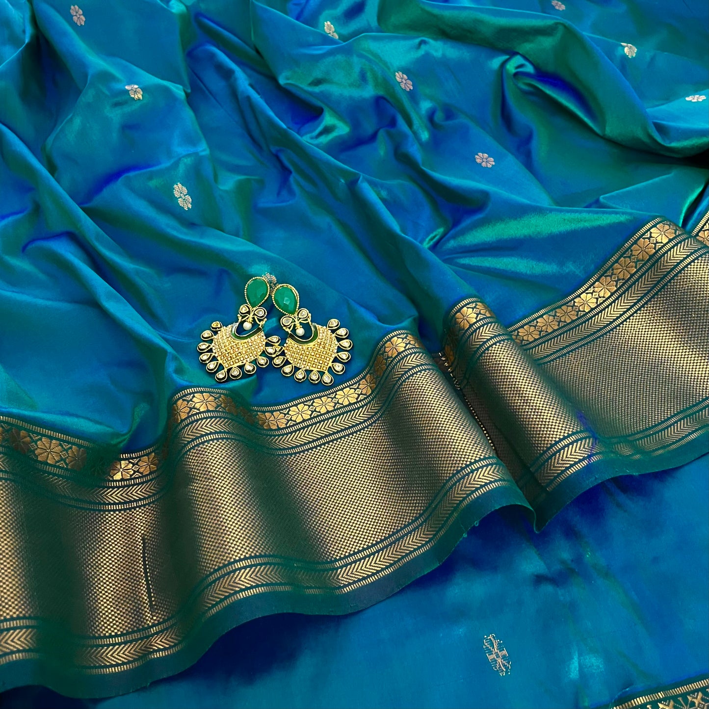Peacock blue dual tone Maheshwari silk saree with flower bootis all over