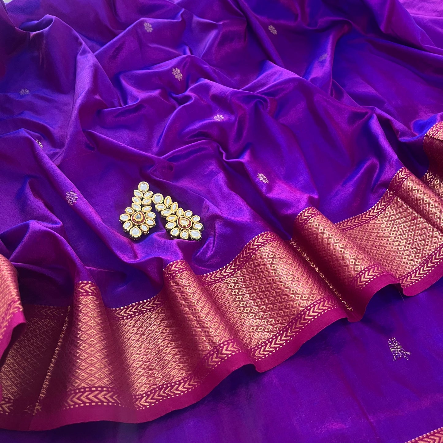Violet and Pink dual tone Maheshwari silk saree with zari bootis all over