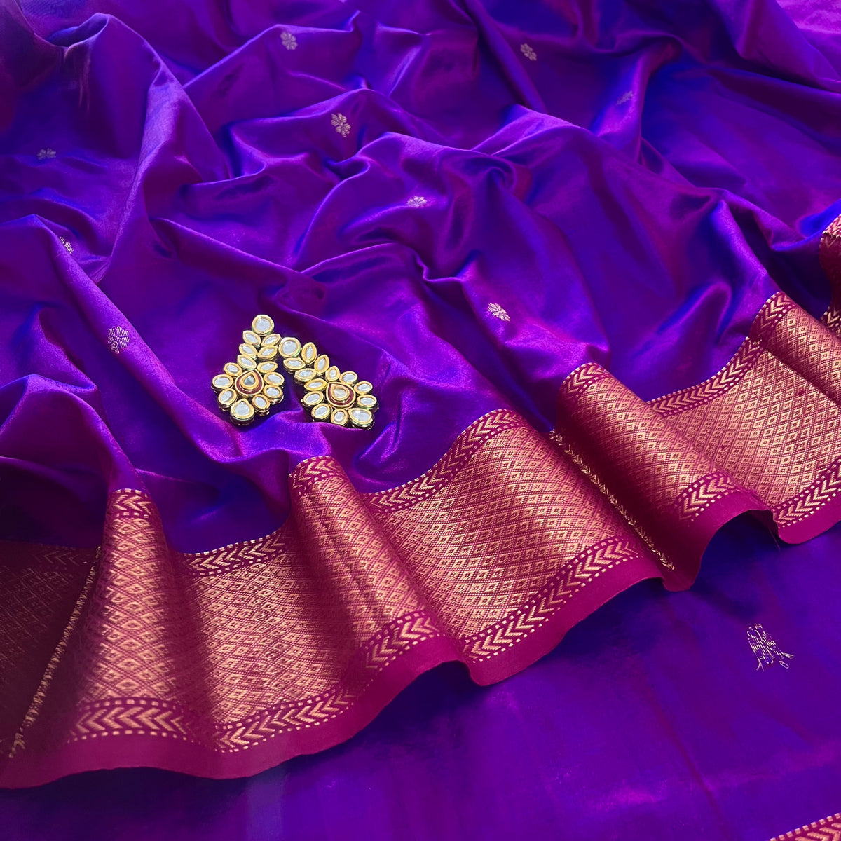 Violet and Pink dual tone Maheshwari silk saree with zari bootis all over