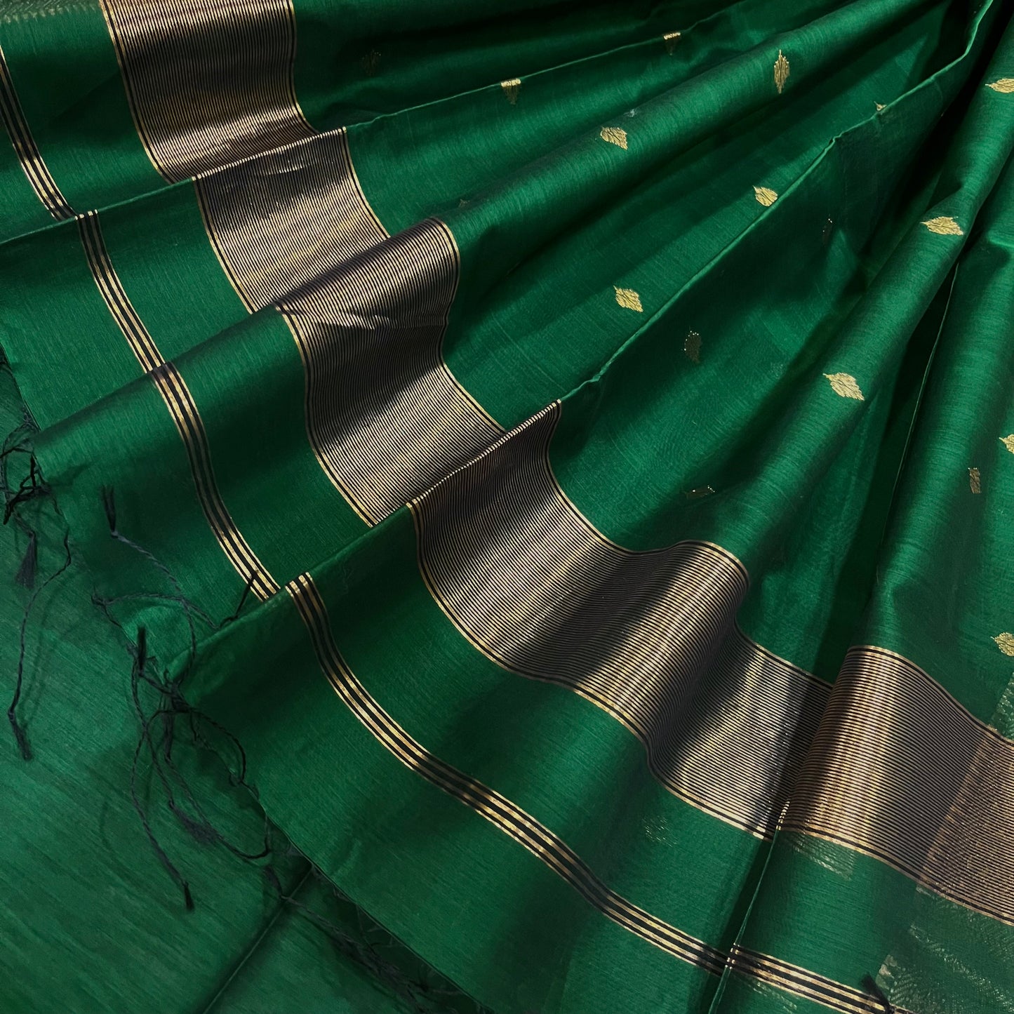 Bottle green Maheshwari saree with zari bootis and zari border