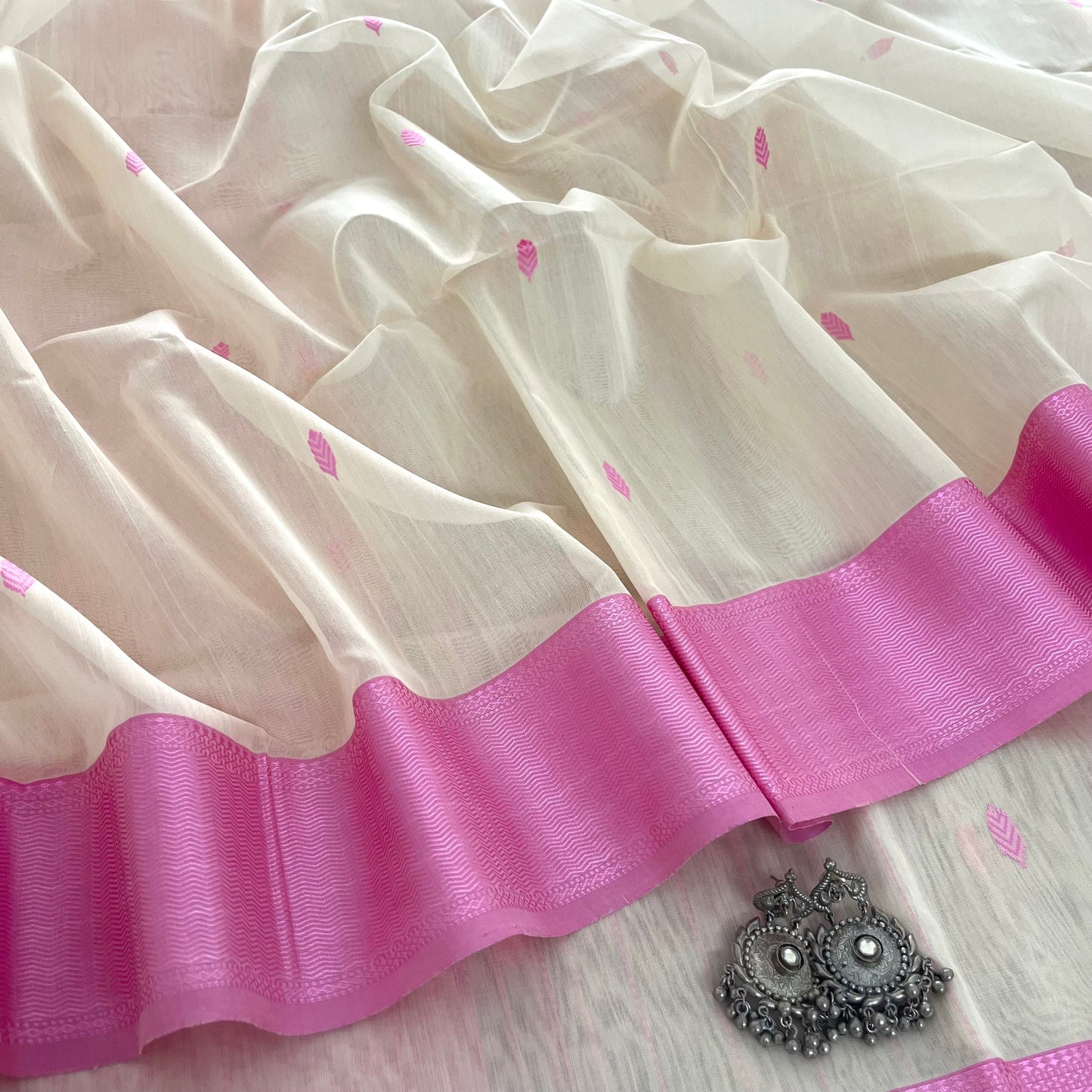 Off white and pink Maheshwari saree with resham bootis all over