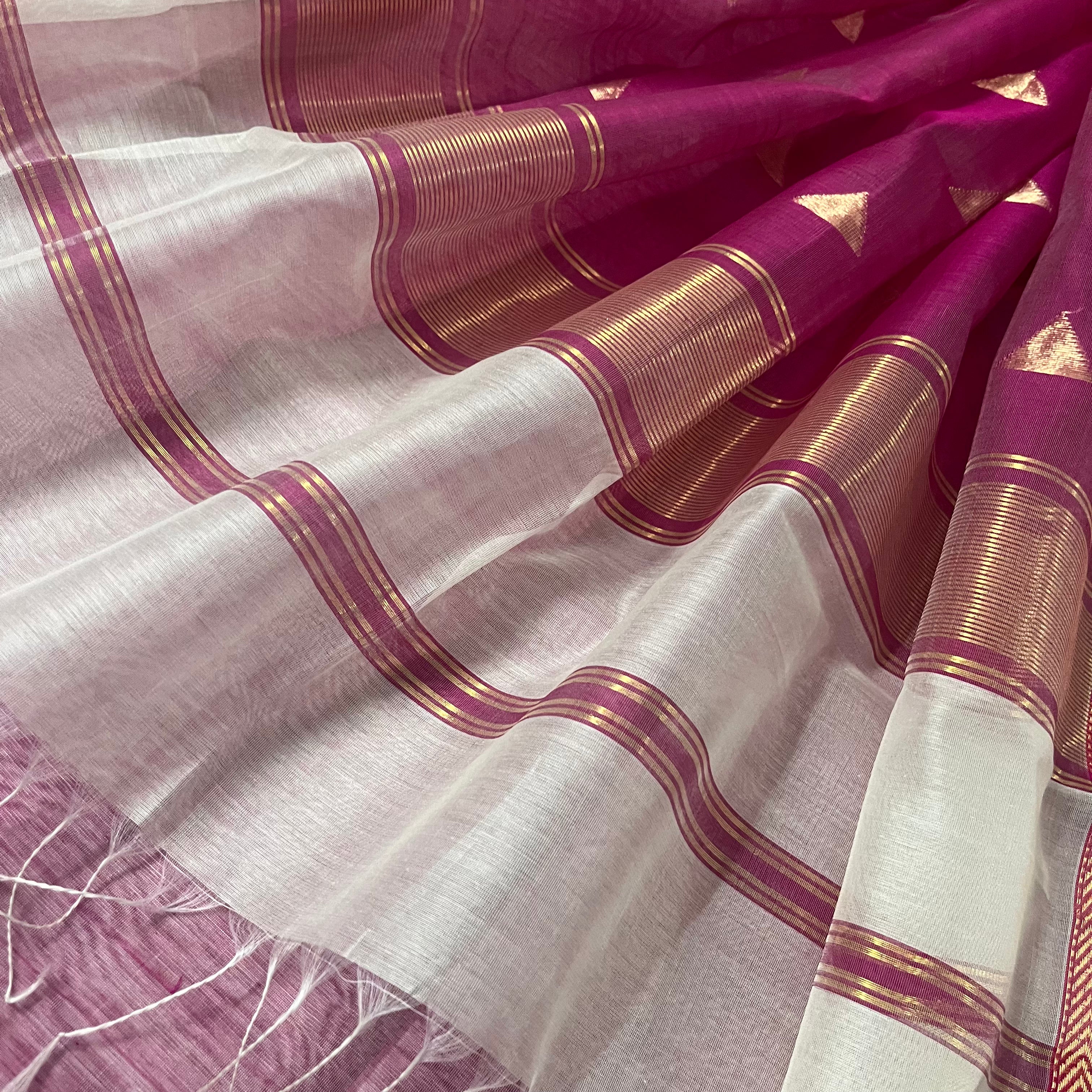 Off white and pink maheshwari saree with triangular bootis all over