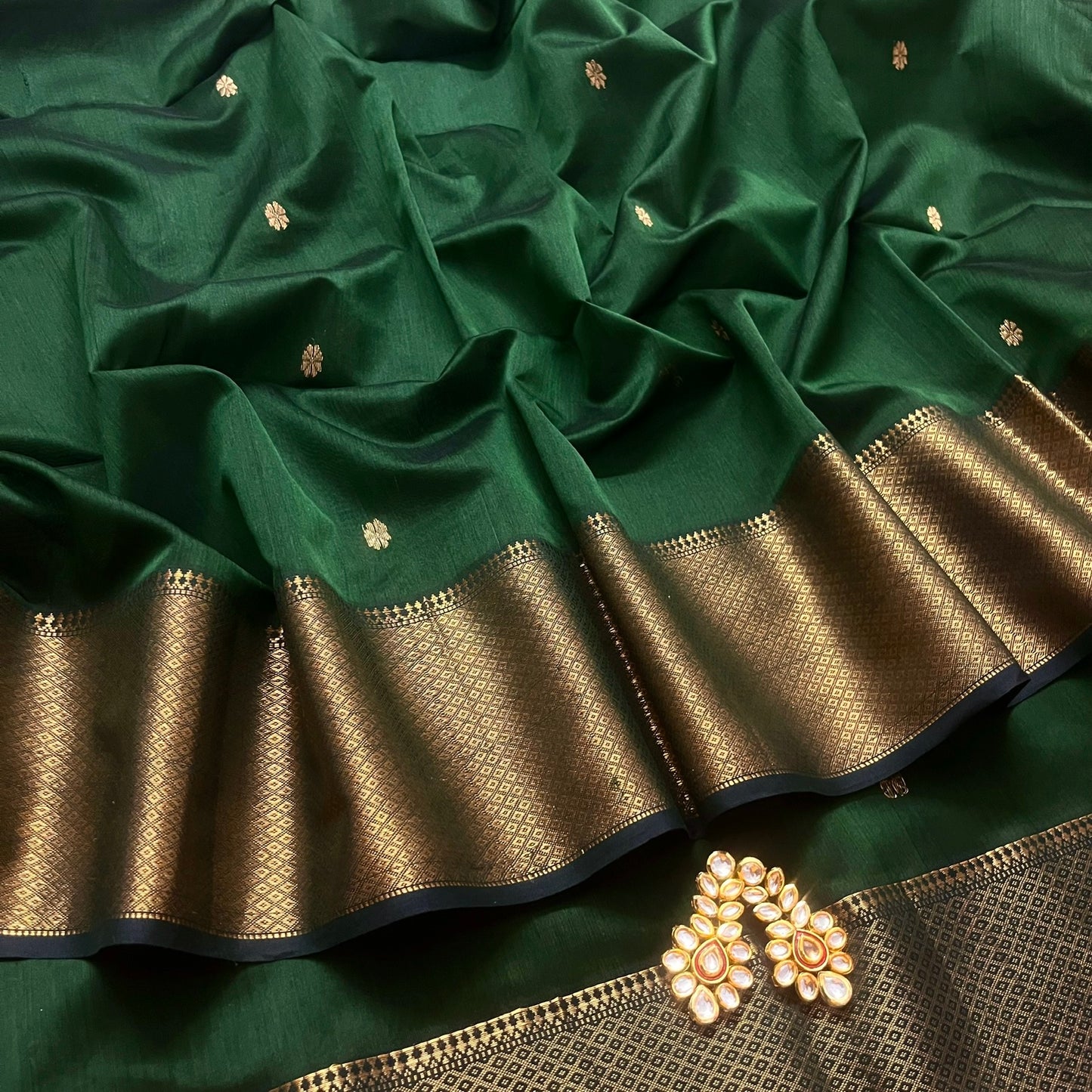 Dark green maheshwari with saree with flower bootis all over