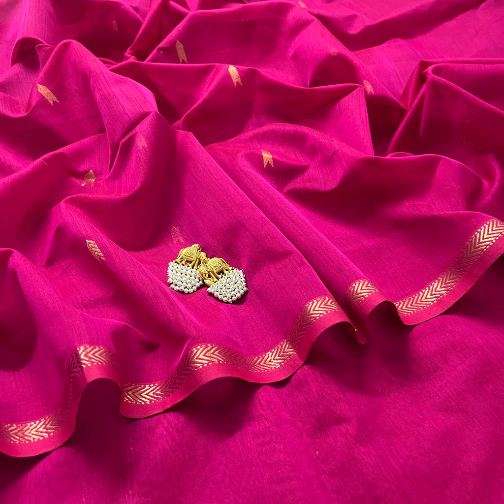 Rani pink maheshwari saree with zari border and zari bootis all over