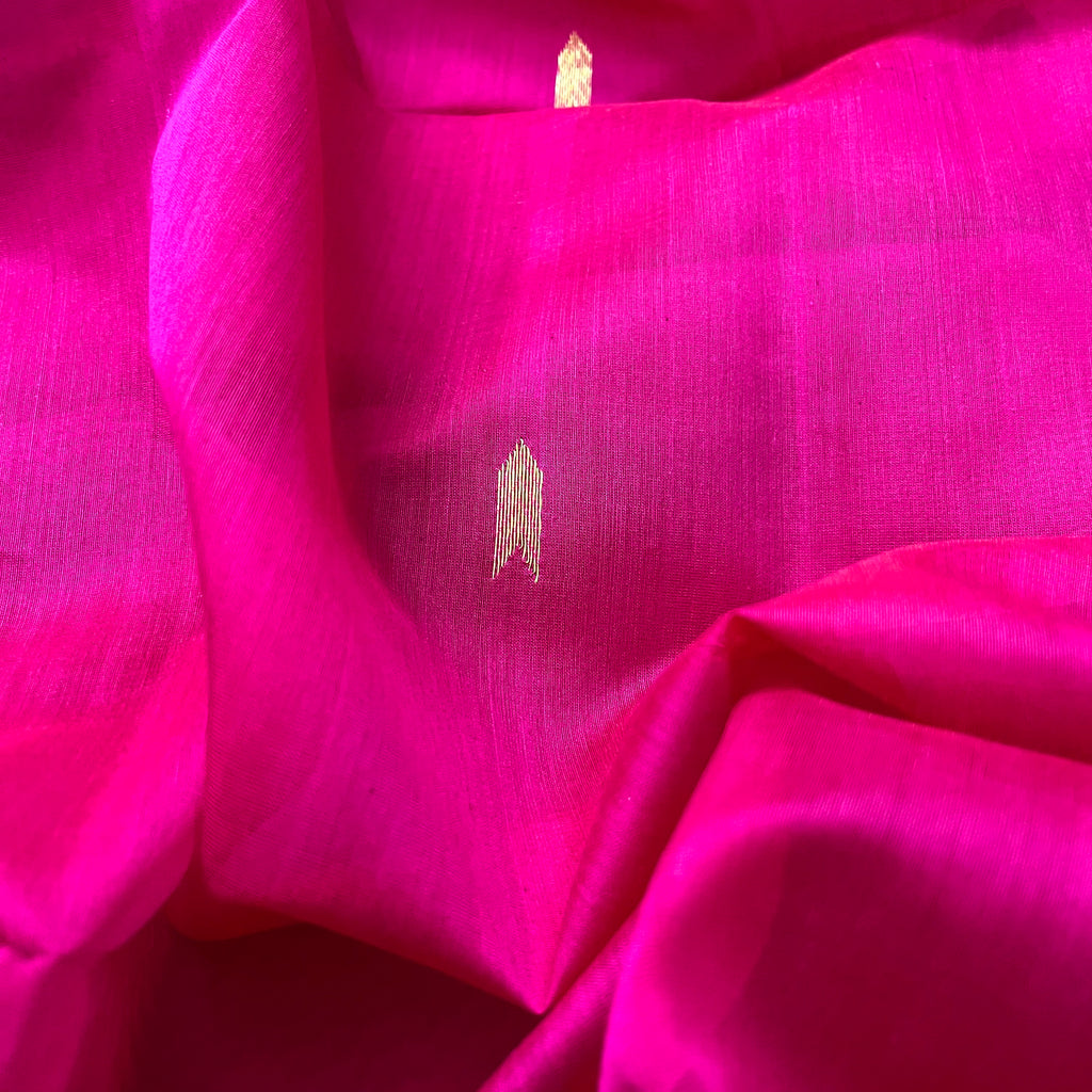 Rani pink maheshwari saree with zari border and zari bootis all over